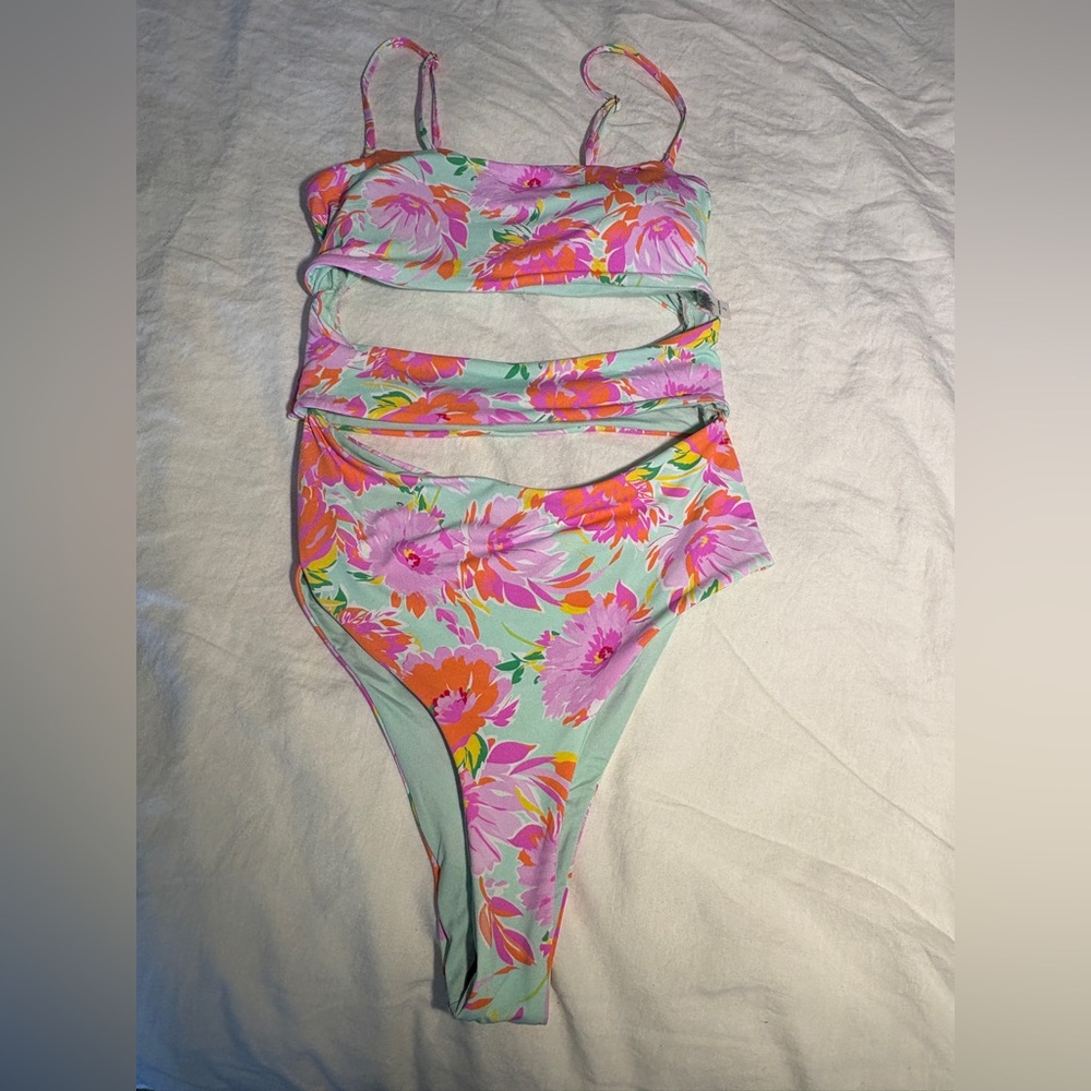 NWOT! One piece attached as 3 pieces (monokini). Floral size large swimsuit